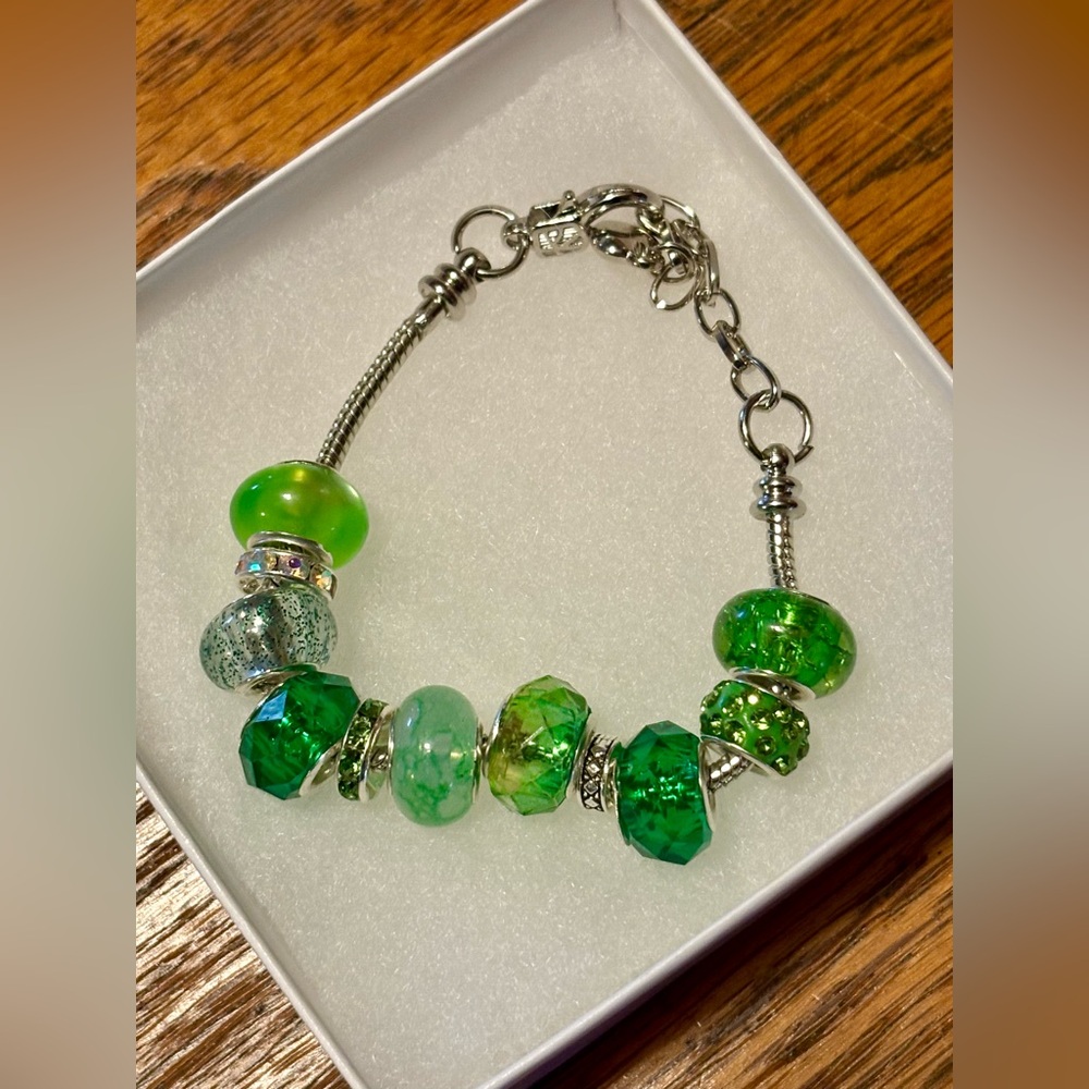 Elegant Green Beaded Bracelet